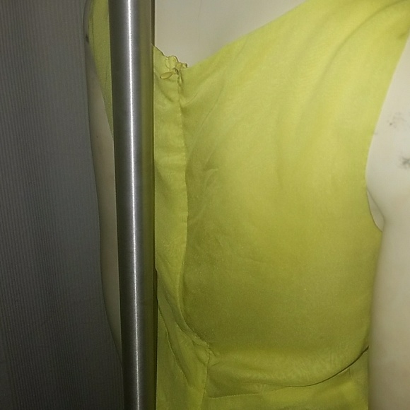 Charteuse colored cut out top - Picture 3 of 7